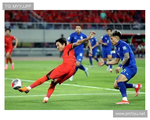 裁判争议与国足鏖战交织共同造就一场注定不平凡的激烈终局之战